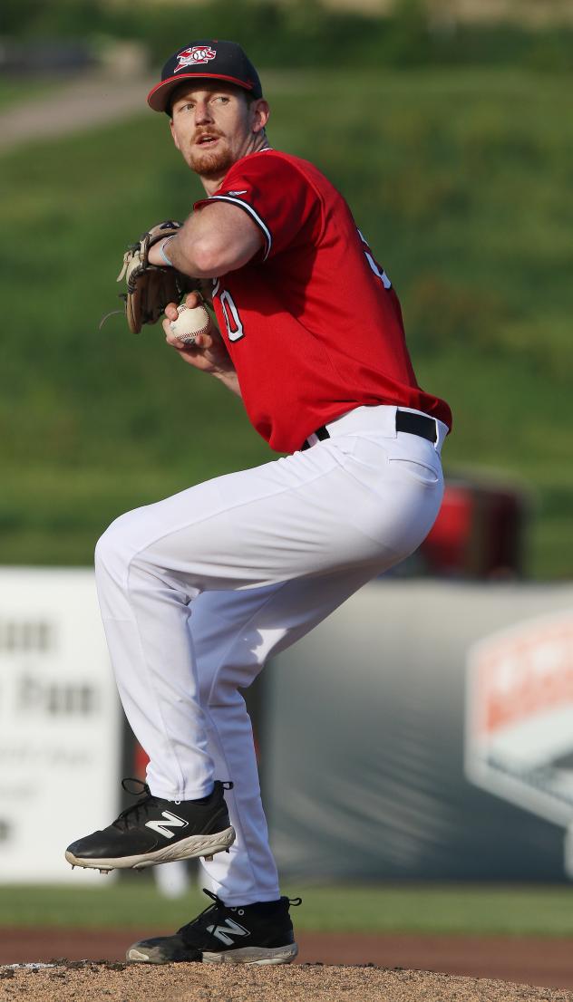 Sioux City Explorers pitcher Kyle Marman