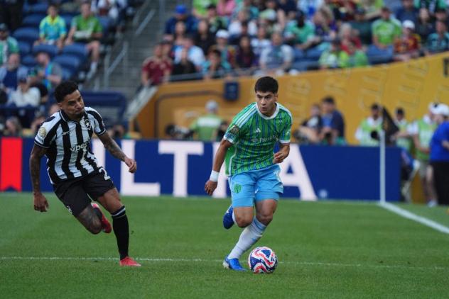 Sounders FC with possession vs. Botafogo