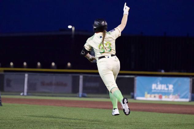 Mankato Habaneros catcher Skylinn Pogue