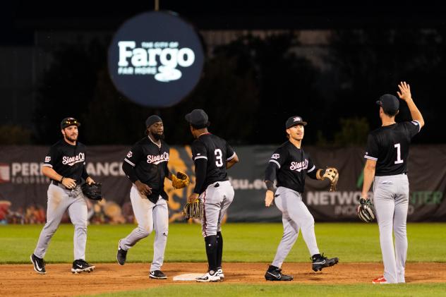 Sioux City Explorers celebrate a win
