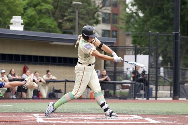 Mankato Habaneros take a big swing