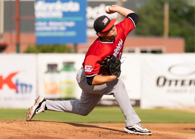 Sioux City Explorers pitcher Chase Jessee