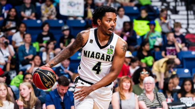 Niagara River Lions guard Jahvon Blair