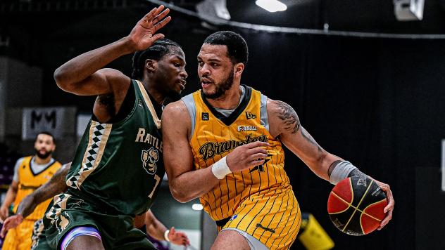Saskatchewan Rattlers battle the Brampton Honey Badgers
