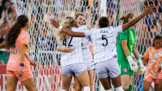 Racing Louisville FC celebrates win