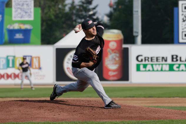 Sioux City Explorers' Joey Murray in action