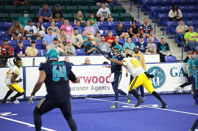 Massachusetts Pirates quarterback Kenji Bahar vs. the Tulsa Oilers