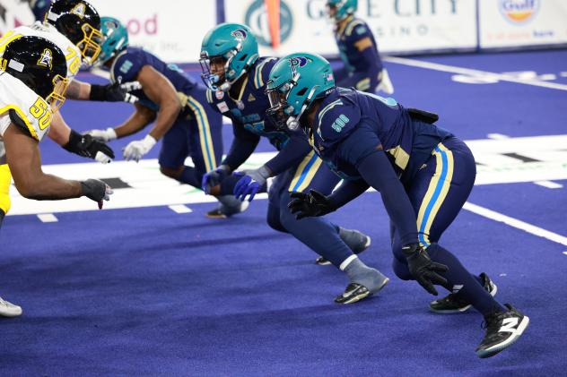 Massachusetts Pirates defense vs. the Tulsa Oilers