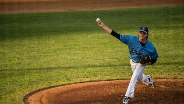 St. Cloud Rox' Jaron Bleeker on the mound