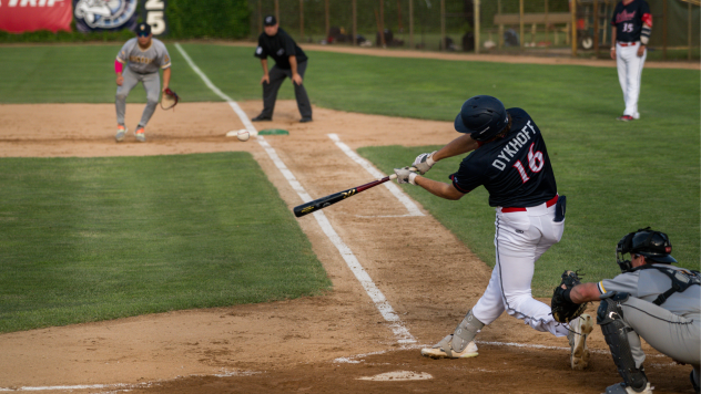 St. Cloud Rox' Joshua Dykhoff at bat