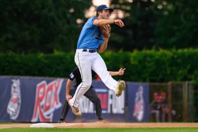 St. Cloud Rox second baseman Ethan Gibson