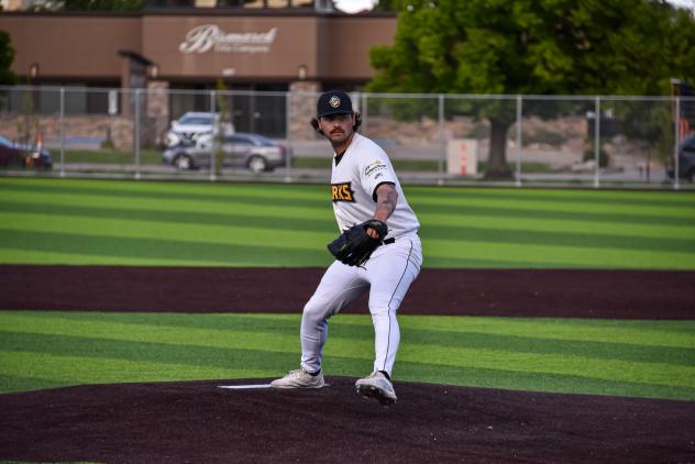 Pitcher Kai Taylor with the Bismarck Larks