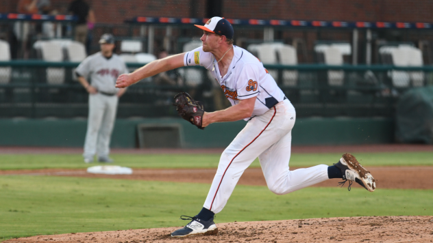 Down East Bird Dawgs deliver a pitch