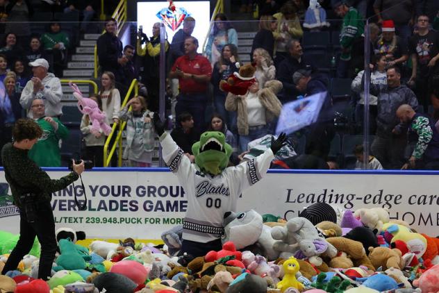 Florida Everblades Teddy Bear Toss