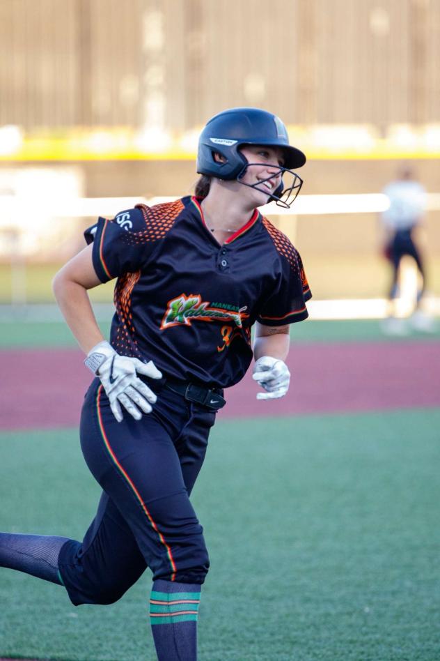 Mankato Habaneros second baseman Brooke Holmes circles the bases