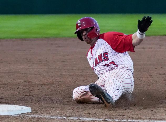 Ottawa Titans catcher Victor Cerny