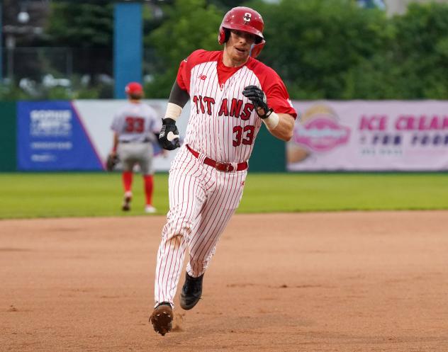 Ottawa Titans catcher Victor Cerny