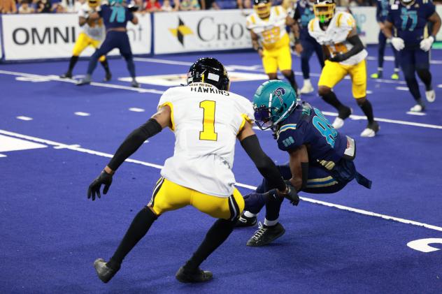 Massachusetts Pirates wide receiver Isaac Zico makes a move against the Tulsa Oilers