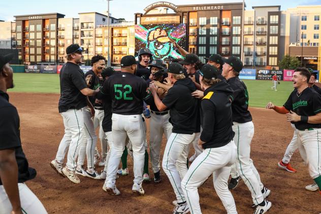 Greensboro Grasshoppers mob catcher Geovanny Planchart