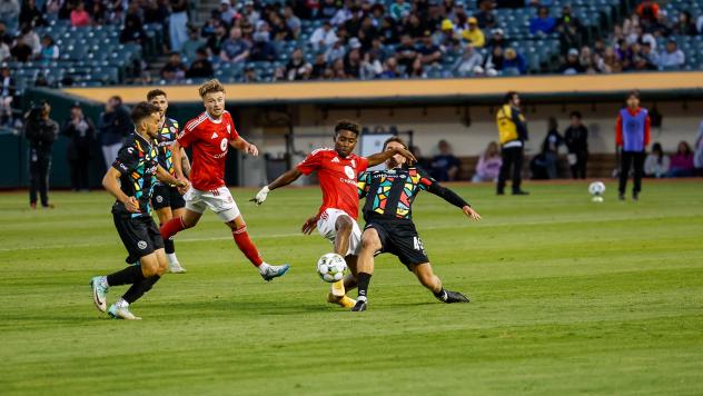 Phoenix Rising FC battles the Oakland Roots SC