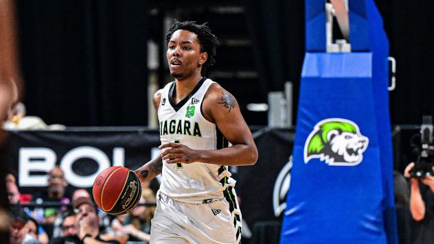 Niagara River Lions guard Khalil Ahmad
