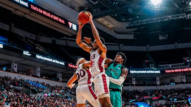 Calgary Surge grab a rebound against the Winnipeg Sea Bears
