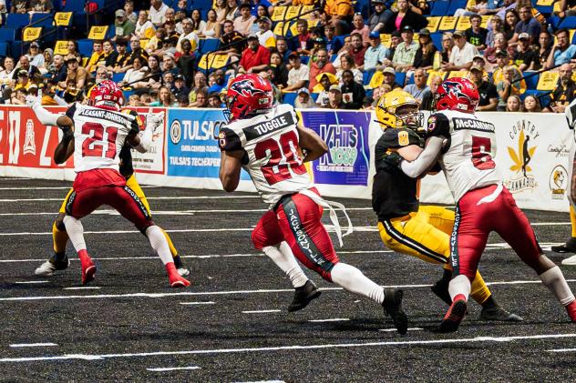 Jacksonville Sharks running back Demontre Tuggle carries against the Tulsa Oilers