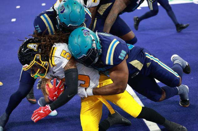 Massachusetts Pirates make a tackle against the Tulsa Oilers