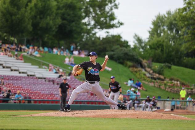 Kansas City Monarchs' Josh Hendrickson on the mound
