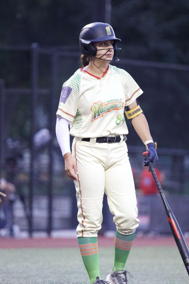 Mankato Habaneros catcher Alyssa Herrera