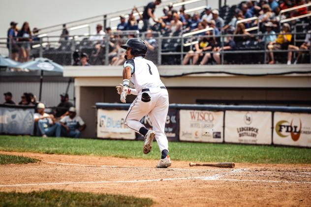 Fond du Lac Dock Spiders second baseman Devin Nunez breaks from the box