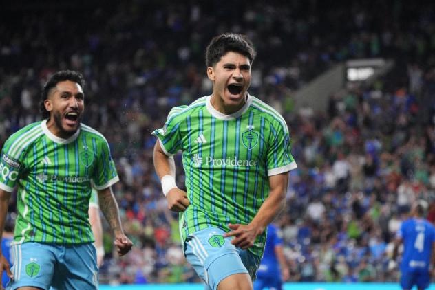 Sounders FC react after a goal against Cruz Azul
