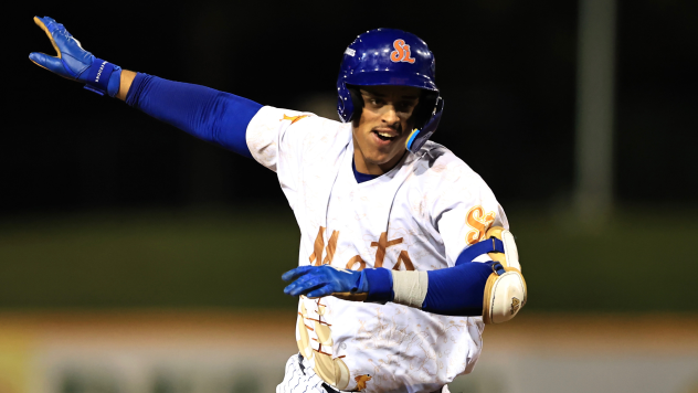 St. Lucie Mets round the bases