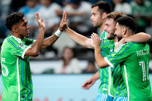 Sounders FC exchange congratulations