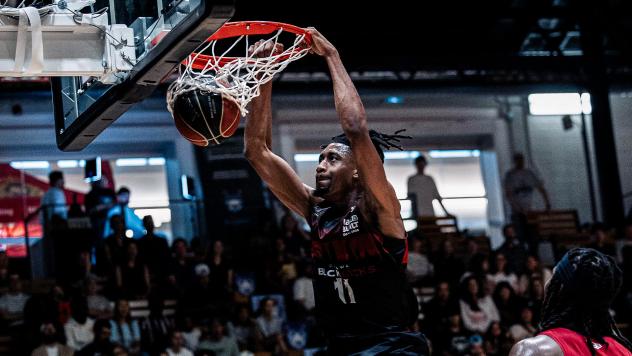Ottawa BlackJacks with a dunk