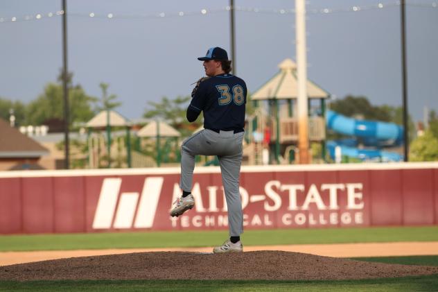 Fond du Lac Dock Spiders pitcher Noah Tschopp
