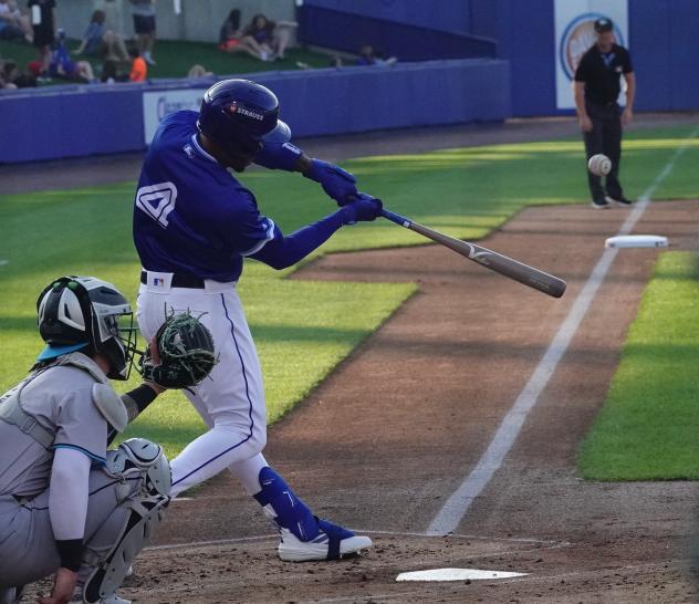 Syracuse Mets' José Azocar at bat