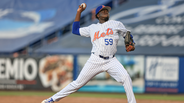 St. Lucie Mets' Jorge De Leon in action