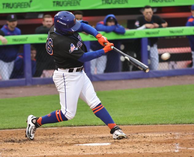 Yonny Hernandez of the Syracuse Mets