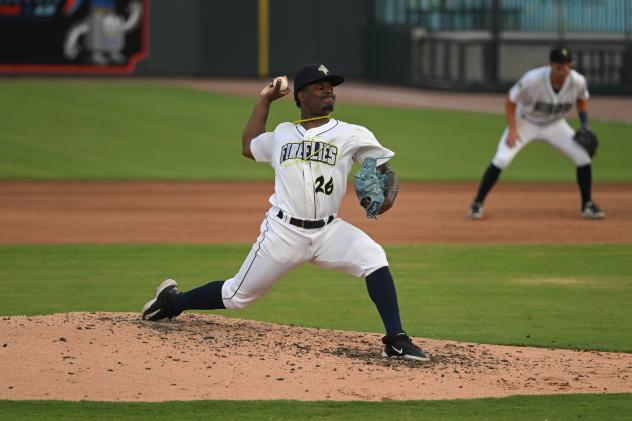 Columbia Fireflies pitcher Yimi Presinal