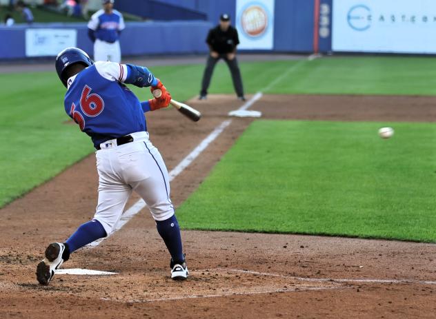 Yonny Hernandez of the Syracuse Mets