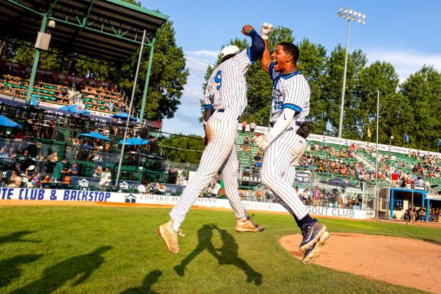 Kalamazoo Growlers celebrate a run