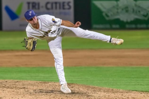 Tri-City Dust Devils deliver a pitch