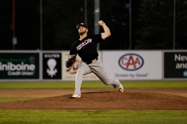 Sioux City Explorers' Angel Macuare in action
