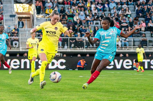 Washington Spirit defender Gabrielle Carle with possession against Chicago Stars FC