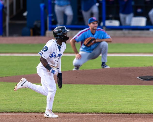 Biloxi Shuckers center fielder Luis Lara
