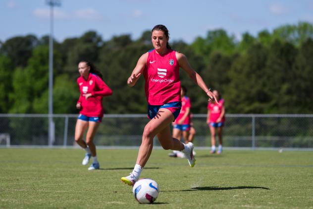 North Carolina Courage forward Heather MacNab