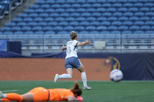 Seattle Reign FC midfielder Jess Fishlock reacts after her goal