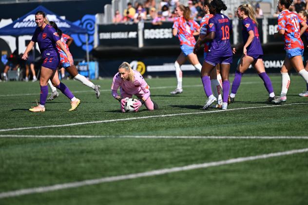 Calgary Wild FC goalkeeper Stephanie Bukovec