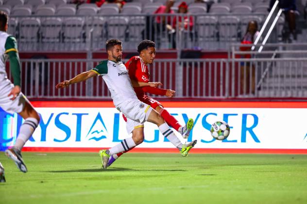 Oakland Roots battle the Phoenix Rising FC